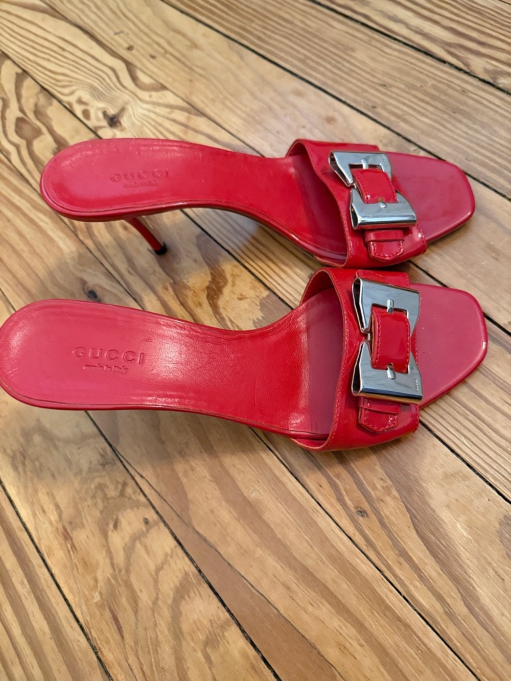 Gucci Red Patent Leather Slide Sandals with Gold Buckle Accent - Picture 2 of 4